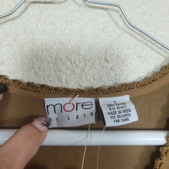 more by Lata Blouse Women Small Kakhy Floral Embroidered Button Romantic Edge Em - Picture 13 of 14